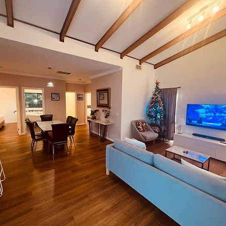 Cosy 4Br Home 15 Minutes Away From Melbourne Airport St Albans Экстерьер фото