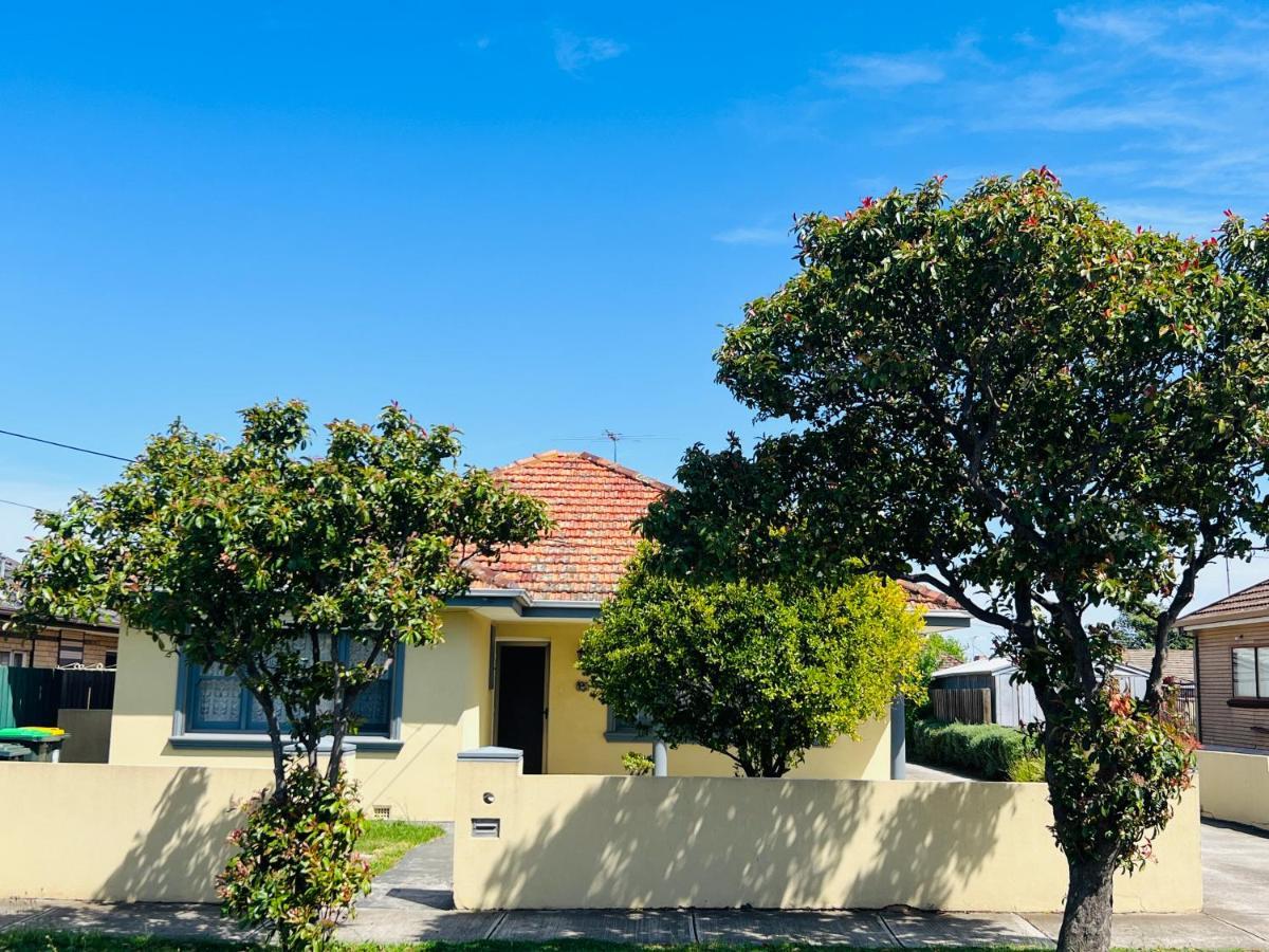 Cosy 4Br Home 15 Minutes Away From Melbourne Airport St Albans Экстерьер фото