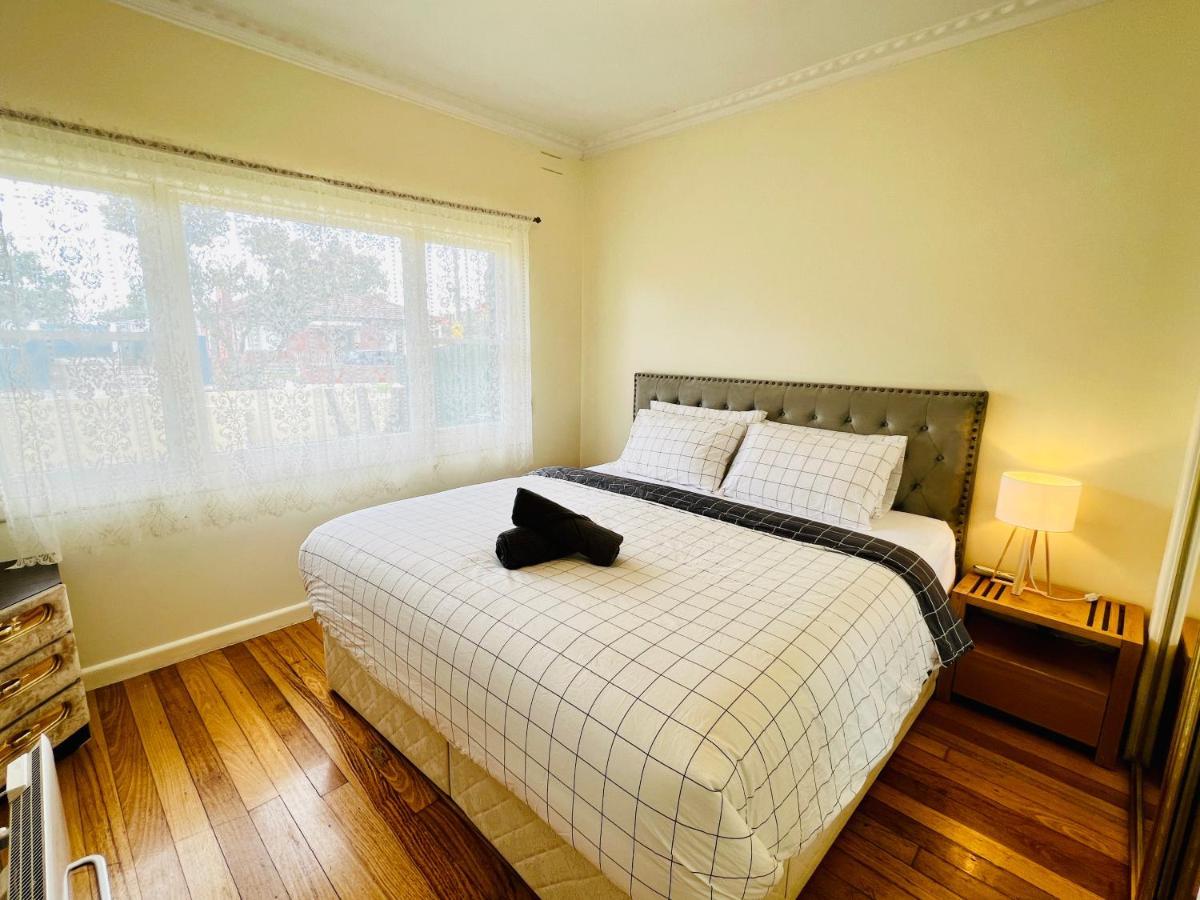 Cosy 4Br Home 15 Minutes Away From Melbourne Airport St Albans Экстерьер фото
