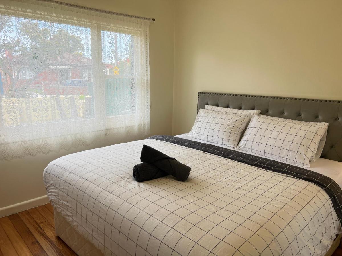 Cosy 4Br Home 15 Minutes Away From Melbourne Airport St Albans Экстерьер фото