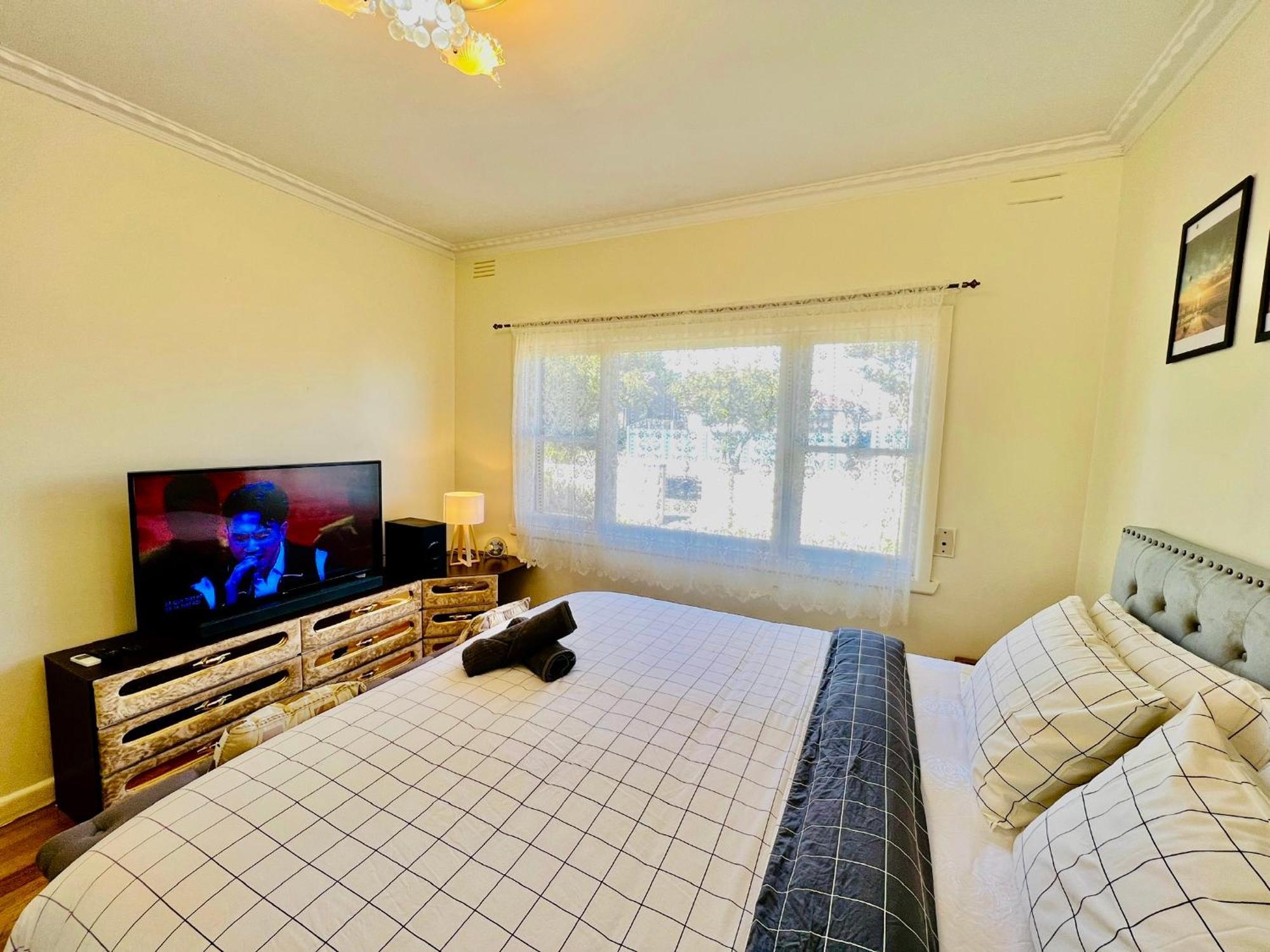 Cosy 4Br Home 15 Minutes Away From Melbourne Airport St Albans Экстерьер фото