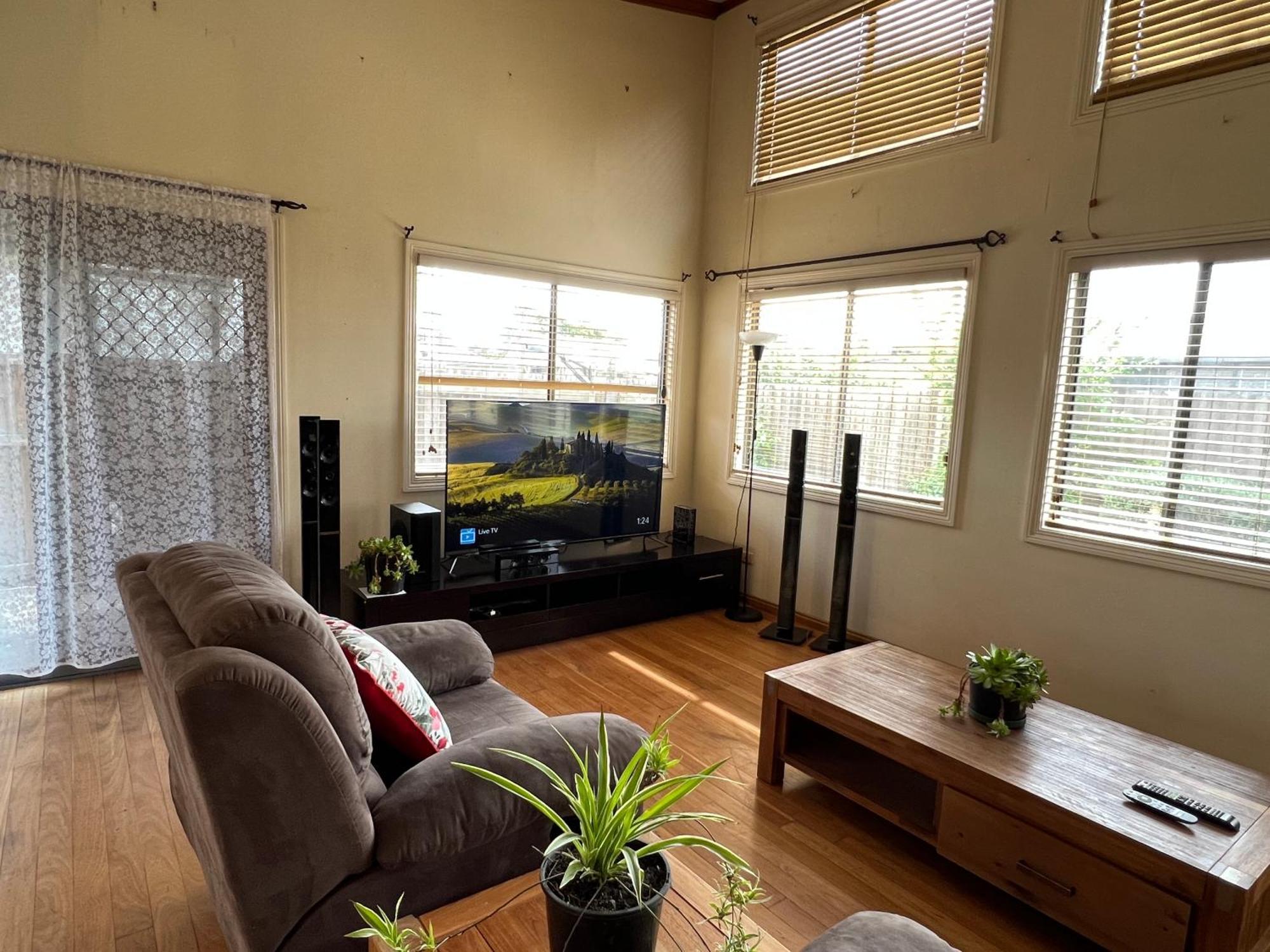 Cosy 4Br Home 15 Minutes Away From Melbourne Airport St Albans Экстерьер фото
