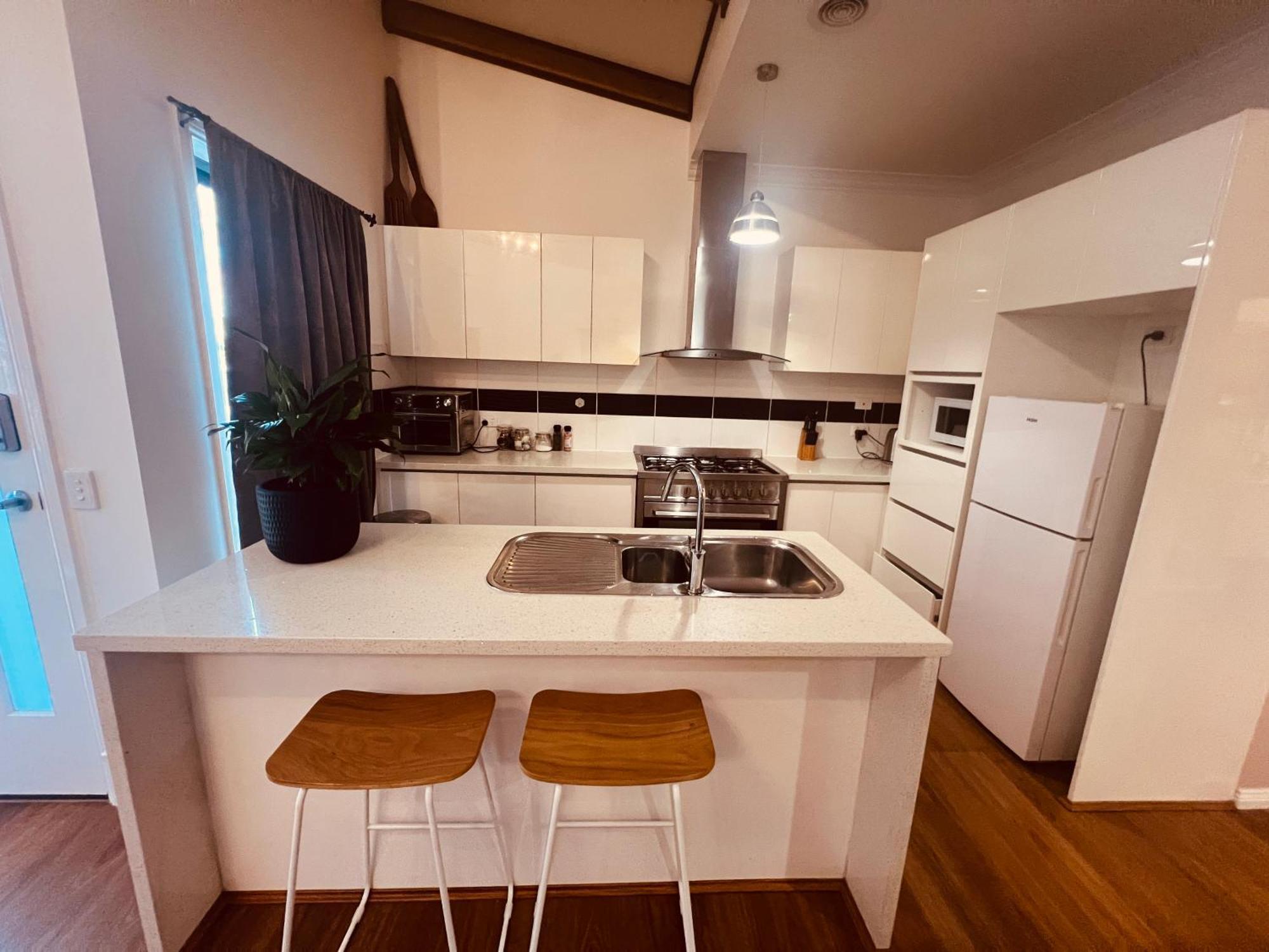 Cosy 4Br Home 15 Minutes Away From Melbourne Airport St Albans Экстерьер фото